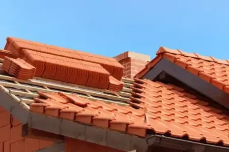 Pose et rénovation de toiture en tuiles à Targon
